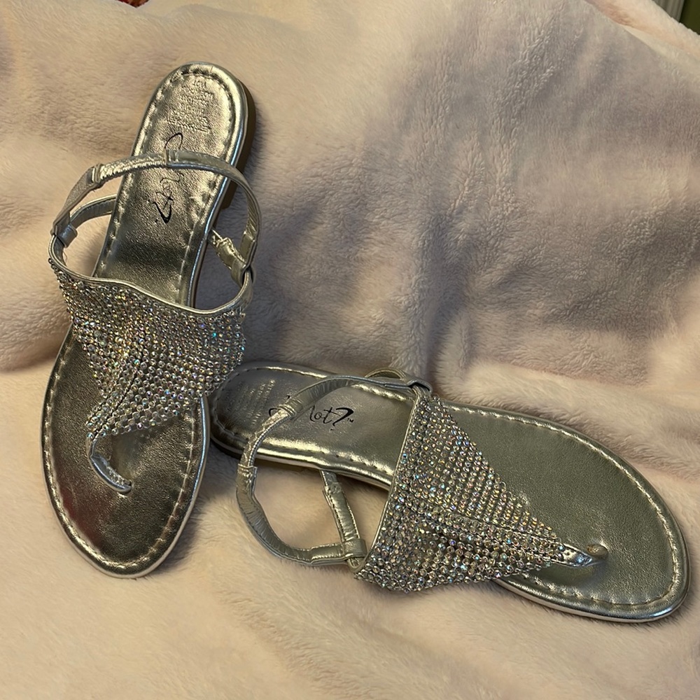 Girls Y-not sandal flats with iridescent embellishment. Girls size 3